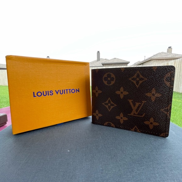 Louis Vuitton Monogram Multiple Wallet w/ Box - Picture 2 of 6